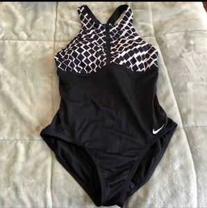 Women’s Nike Crossback One-piece Swimsuit